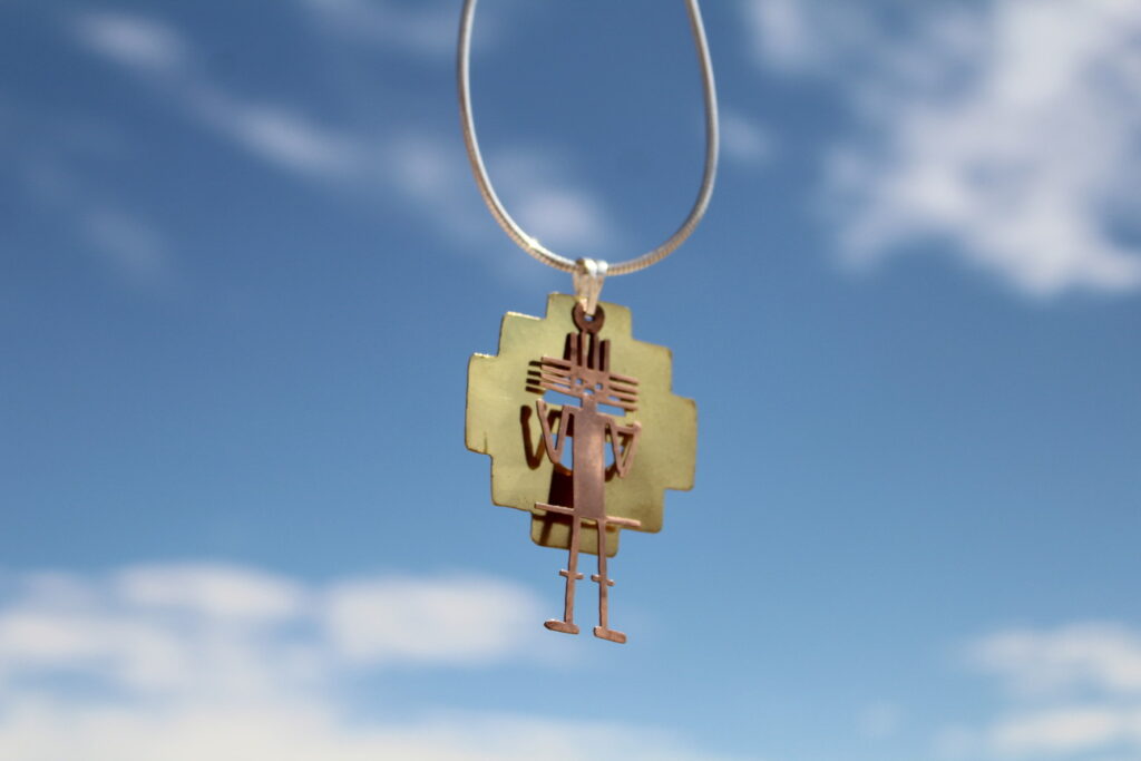 COLGANTE GUARDIAN DE COBRE ANCESTRAL